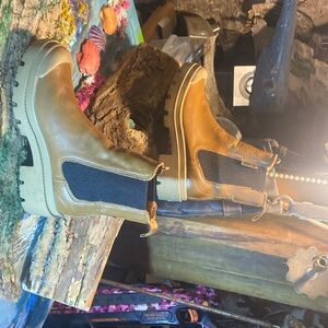 Pallabase Chelsea boot. Like new worn once